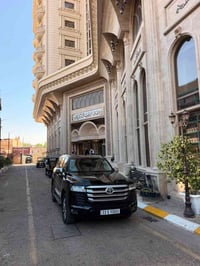 لاندكروزر 2022 ساز SAS السيارة كفالة عامة  ماشية 74 الف المحرك 6 سلندر...