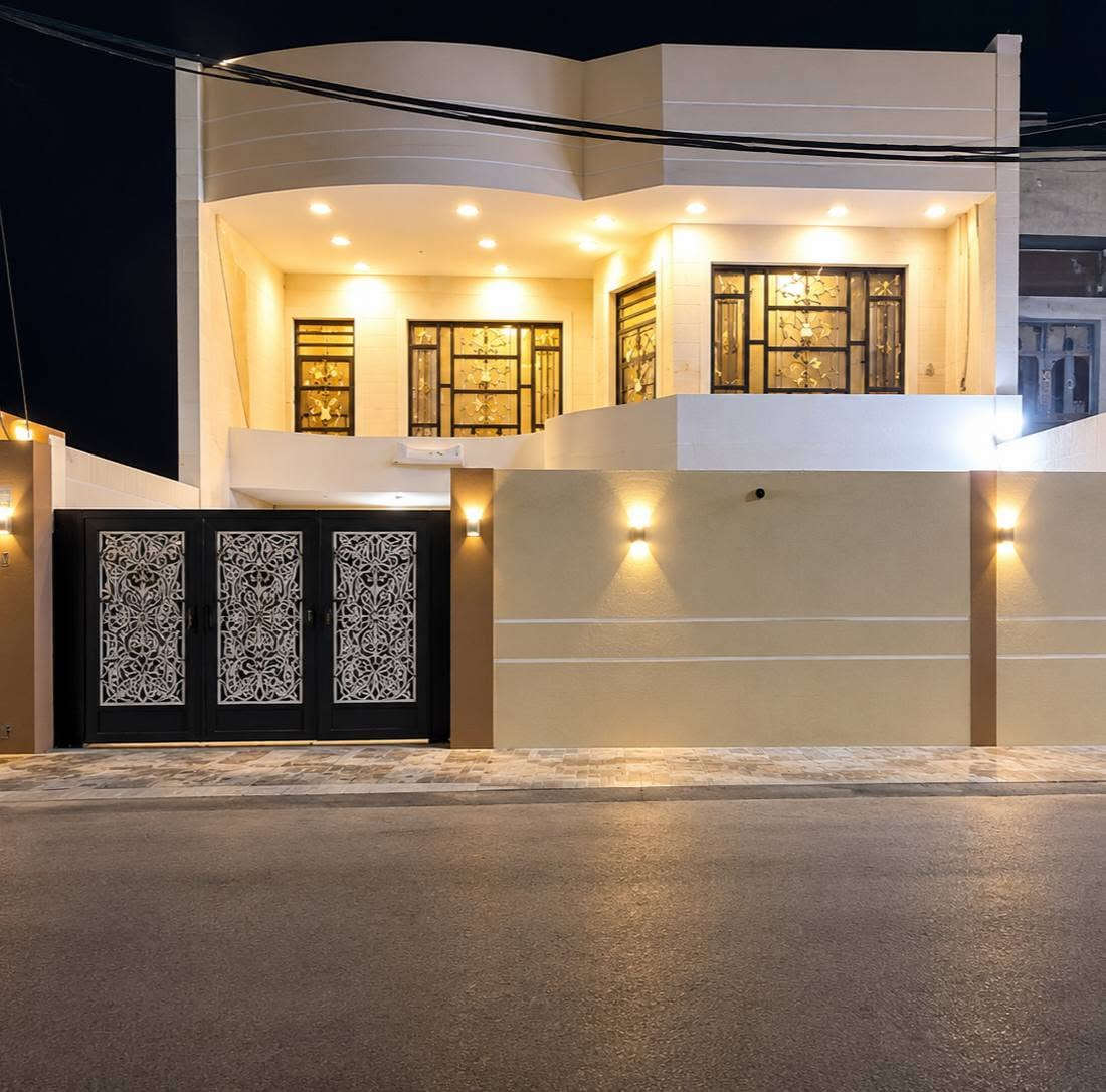 السلام عليكم دار للبيع زعفرانية الاربع شوارع خلف مول فيروز مساحة 200 متر طابقين جاهز مع كافة الخدمات في المنطقة طابو زراعي حجي جعفر ***********7725353639  للأستفسار عن باقي التفاصيل والسعر الاتصال مع صاحب الدار

نص مكتوب في الصور:
- كراج يسع سيارتين
- استقبال 4×8