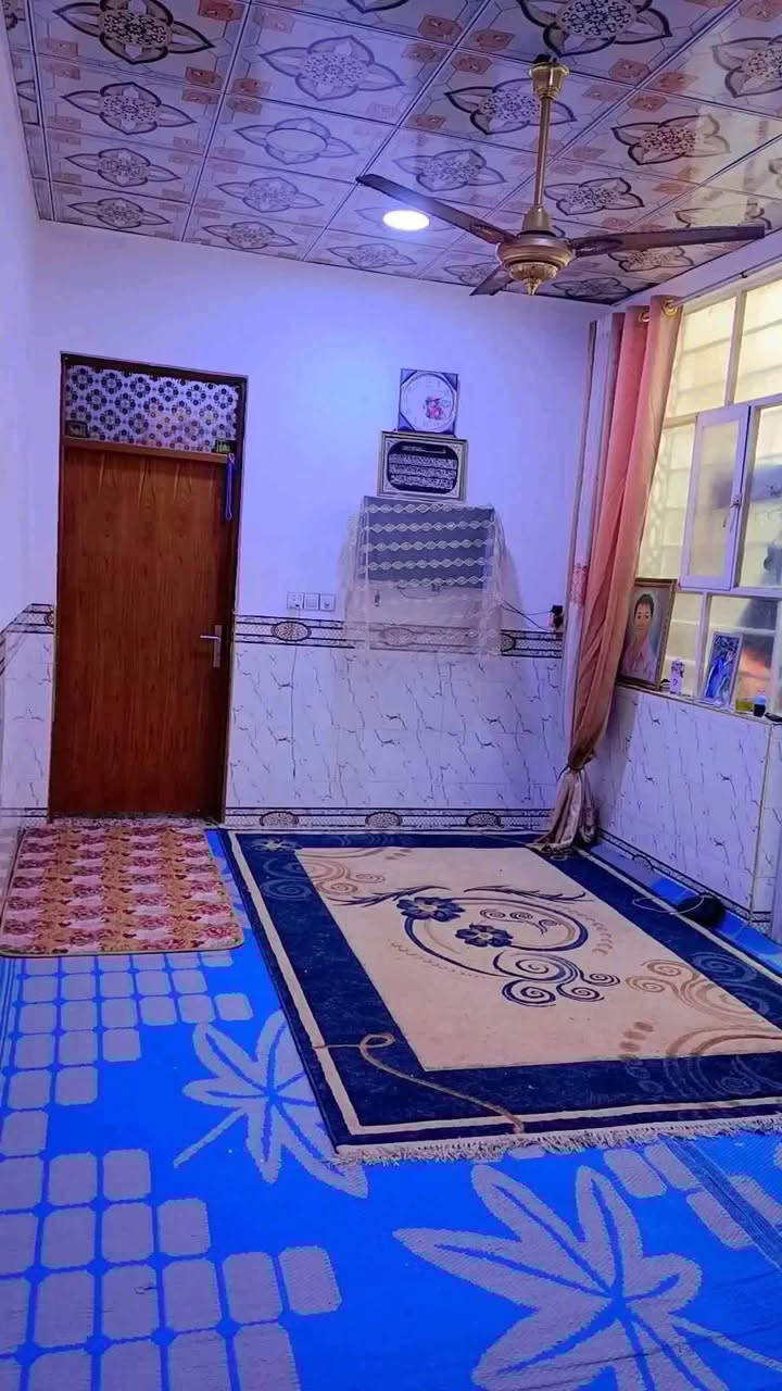 اكرم للعقار   ***********
==================================

      دار للبيع  المساحة 100 متر طابو صرف 

       حي ميسان قطاع 22 قرب شارع البوريات 
        
==================================
                            طابق ونص 

الطابق الاول/ غرفة وصالة ومطبخ وأستقبال 

وصحيات داخلية وخارجية ومكشوفة وطارمة 

          الطابق الثاني/ غرفة وصالة  

              بناء طابوق صب كونكريت 
               
               السعر 127 وبي مجال 
           
 للاستفسار الاتصال بالرقم  *********** وات سآب 

او مراجعة المكتب/ عنوان المكتب النجف الكوفة 
  
   حي ميسان شارع الكيات مقابل اسواق حليم
