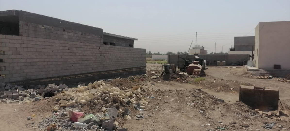 سلام عليكم قطعه للبيع مع هيكل مساحه ١٦٠ متر البناء والقطعه مساحته ١٥٠ متر بصفه بالدوانم يم محطه مي بيت شلال كامله خدمات مي وكهرباء وشارع ٩ متر اتصال ***********
