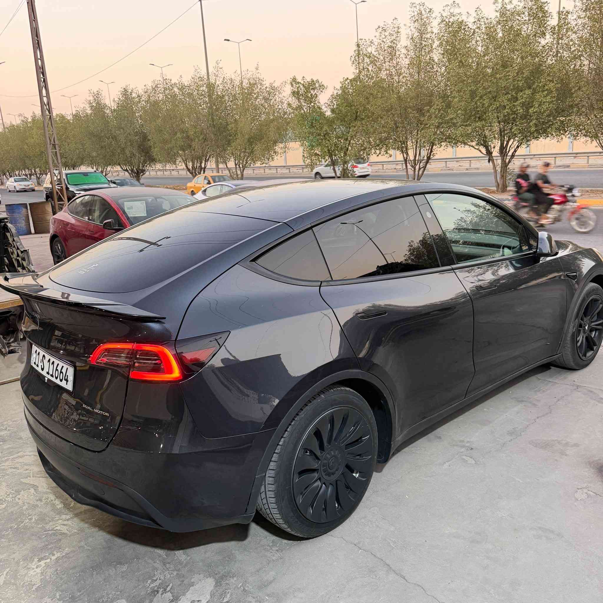 بيع فقط 
تسلا موديل y تك ماطور 
2024 
ماشيه 43,000 km 
بدون ايرباك 
ثلاث قطع صبغ 
السعر 183
عنواني النجف الاشرف حي الغدير 
تواصل ***********
