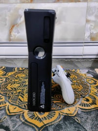 اكس بوكس 360مهكر كامل ملحقات ويا يدتين وحده اصليه و الثانيه عاديه بي ه...