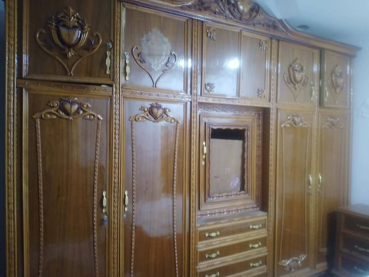سلام عليكم غرفه كامله للبيع بغداد *********** سعر مليون و 250
