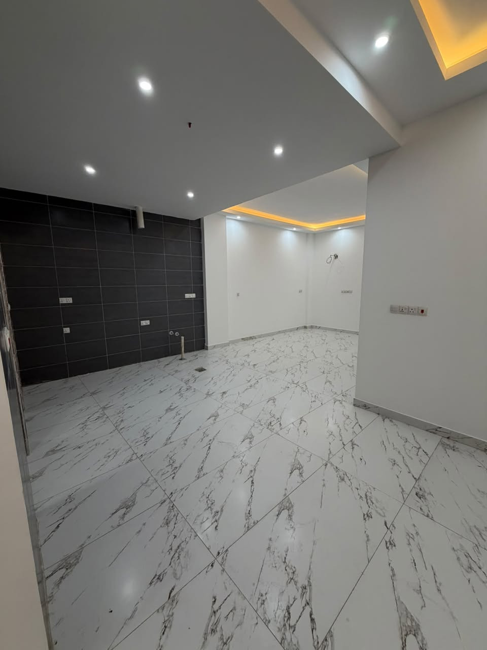 🏢 للإيجار | مجمع درة السيدية

✨ شقق زيرو بتشطيب جديد وموقع مميز
🔹 المجمع مجهز بـ نظام مصاعد
🔹 سكيورتي وحماية على مدار الساعة
🔹 شقق جديدة وأجواء سكنية راقية

تفاصيل الشقة:
🛏️ 3 غرف نوم
🛋️ صالة واسعة
🍳 مطبخ
🚿 خدمات عدد 2

📞 للاستفسار :

0771912616
