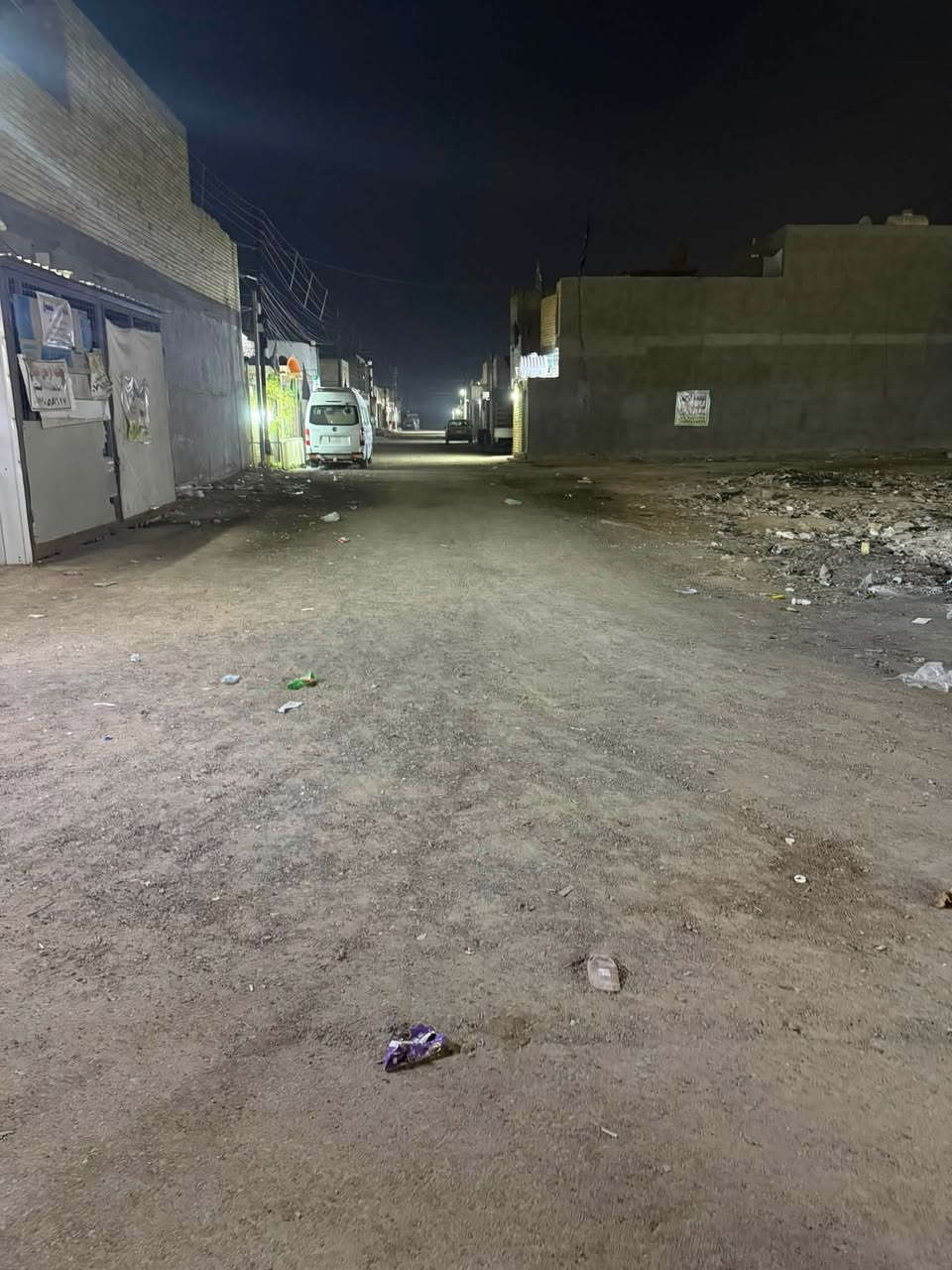 كاع ١٠٠متر اللبيع بحي دجله خلف المعارض السعر ٢٣رقمي ***********
