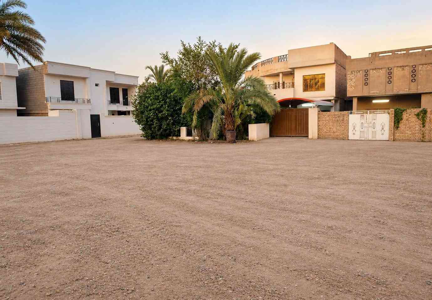 #بيت_للبيع 

  🌍 الموقع  / حي الجبيريه ألاولى 
  📍 خلف صيدلية فلاح _ مقابل الضباط ألاولى 

  📐 المساحه  / ( 250m  ) طابقين 

#موقع_ممتاز_شارع_20m__ساحه_عامه 

  _ موقع راقي خلف الشارع التجاري _ فارغ وجاهز للسكن 

  💠 يتكون من أربع 4 غرف نوم 
                  وصاله واسعه ومطبخ وحمام
                                     داخلي وخارجي وكراج 
                                                   كبير وحديقة واسعه 

  💰 السعر  / ( 105 مليون  ) 

        ■■■■■■■■■■■■■■■■■■■■■■■■
           للإستفسار أكثر يمكنم التواصل عبر رقم الهاتف 
                ☎️ ( ***********  )☎️ أبو سيف 

          🙋‍♂️ #أعرض عقارك يمنه وأنته مرتاح بالبيت 🏡
                      وحنه نهتم بالبيع والترويج 

📍 #العنوان_الضباط_الثانيه  📌 مقابل #شارع_ألفين  .
