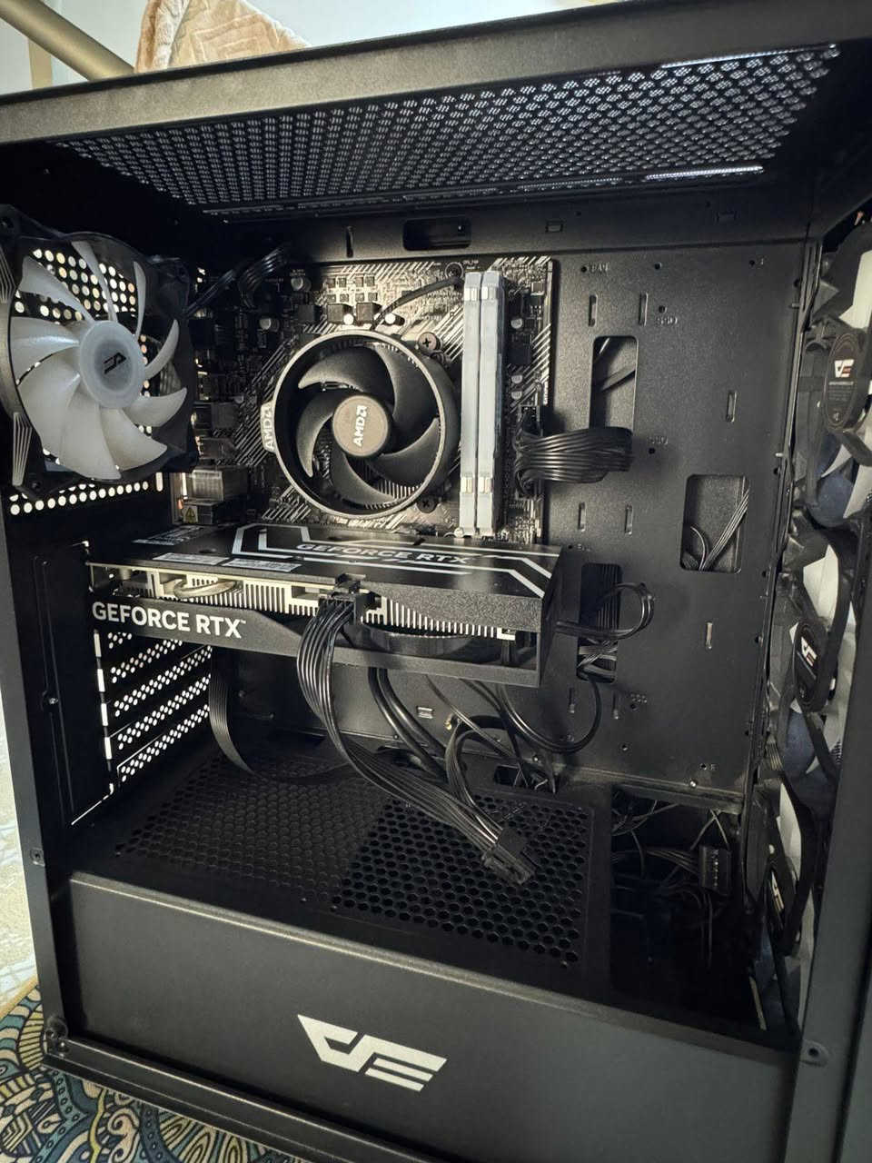 ~للبيع‼️  ( بغداد )❗️
سعر الpc+شاشتين 👈🏻 (مليون و355 ) 
مواصفات الpc ‼️

CPU R5 5500 AMD RYZEN NEW

M.B B 450 ASUS PRAIM 2 SLOT NEW

GPU RTX 4060 GALAXY 2X NEW

RAM RAM 2*816 GB 3200HZM NEW

SSD SSD 512 G / 550 MS NEW

P.S POWER SPLAY 550 W + 80
NEW

CASE CASE PC VECTORE 4X FAN NEV

• يو بي اس اونلاين 1kv‼️‼️
 

-مواصفات الشاشه ( الاولى ) 🛑
180Hz
FHD
شركه Msi

الشاشه الثانيه 🛑
60Hz
 الملحقات الباقيه تفاصيل على الواتس ‼️
تواصل على الواتساب   👇🏻( *********** )
