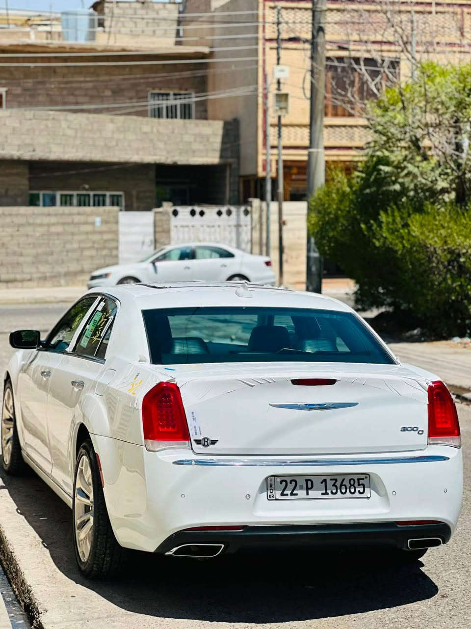🔥 هيبة وسحر الأبيض؛ كرايسلر 300C موديل 2017 (فل كامل بدون ملاحظات)
لعشاق الفخامة والسيارات النظيفة جداً، بحالة الوكالة وباسمي، شرط الجير، المحرك، والتحويل الفوري. الإطارات جديدة وكل تفاصيل السيارة ممتازة وجاهزة. موجودة في أربيل وتستاهل الأنظار!
✨ أبرز المواصفات والإضافات:
 الأمان والتقنية: بصمة تشغيل، شاشة كبيرة، بانوراما واسعة، رادار أمامي، رادار خلفي، ورادار جانبي (Full Radar).
 الراحة والرفاهية: كراسي تبريد وتدفئة، تدفئة للمقاعد الخلفية، تدفئة للستيرنج، كراسي ميموري كهربائية، ستيرنج يتحرك كهربائياً، كراسي جلد أصلية فاخرة.
 المظهر الخارجي: رنجات قياس 20 مميزة، لايت زينون، مرايا بإشارات، مرايا تعتيم تلقائية.
‎ 💵 السعر: 255
‎ 📱 رقم الهاتف: ***********

🔥 ئەستێرەیەکی سپی بێ وێنە؛ Chrysler 300C مۆدێل 2017 (فول ئەوەی هەیە)
بۆ عشاق و خاوەن سەلیقەکان، سەیارەیەکی زۆر خاوێن، بێ مەسروف، بە شەرتی گێڕ و مەکینە و بەناوکردن. تایە و هەموو پێداویستییەکان نوێن، هی خۆمە و لە هەولێرە. تەنها و تەنها لەبەر جوانی و خاوێنییەکەی شایەنی دەستە!
✨ پۆلێنکردنی مواسەفاتەکان:
 تەکنەلۆجیا و سەلامەتی: بەسمە، شاشەی گەورە، پـانۆڕامـا، ڕاداری پێش، ڕاداری پشت و ڕاداری تەنیشت (Full Radar).
 شاهانەیی و گەرمی/ساردی: کوشین سارد و گەرم، کوشینی پشتەوە هیتەر، سوکان هیتەر، کوشین خەزنە (میمۆری)، سوکان کارەبایی، کوشین جڵدی ڕەسەن.
 دەرەوەی سەرنجڕاکێش: ویل ٢٠، لایت زینۆن، ئاوێنە ئیشارەت، ئاوێنەی دژە فول لایت.
‎ 💵 نرخ: ٢٥٥
 📱 ژمارەی پەیوەندی: *********** أربيل, العراق
