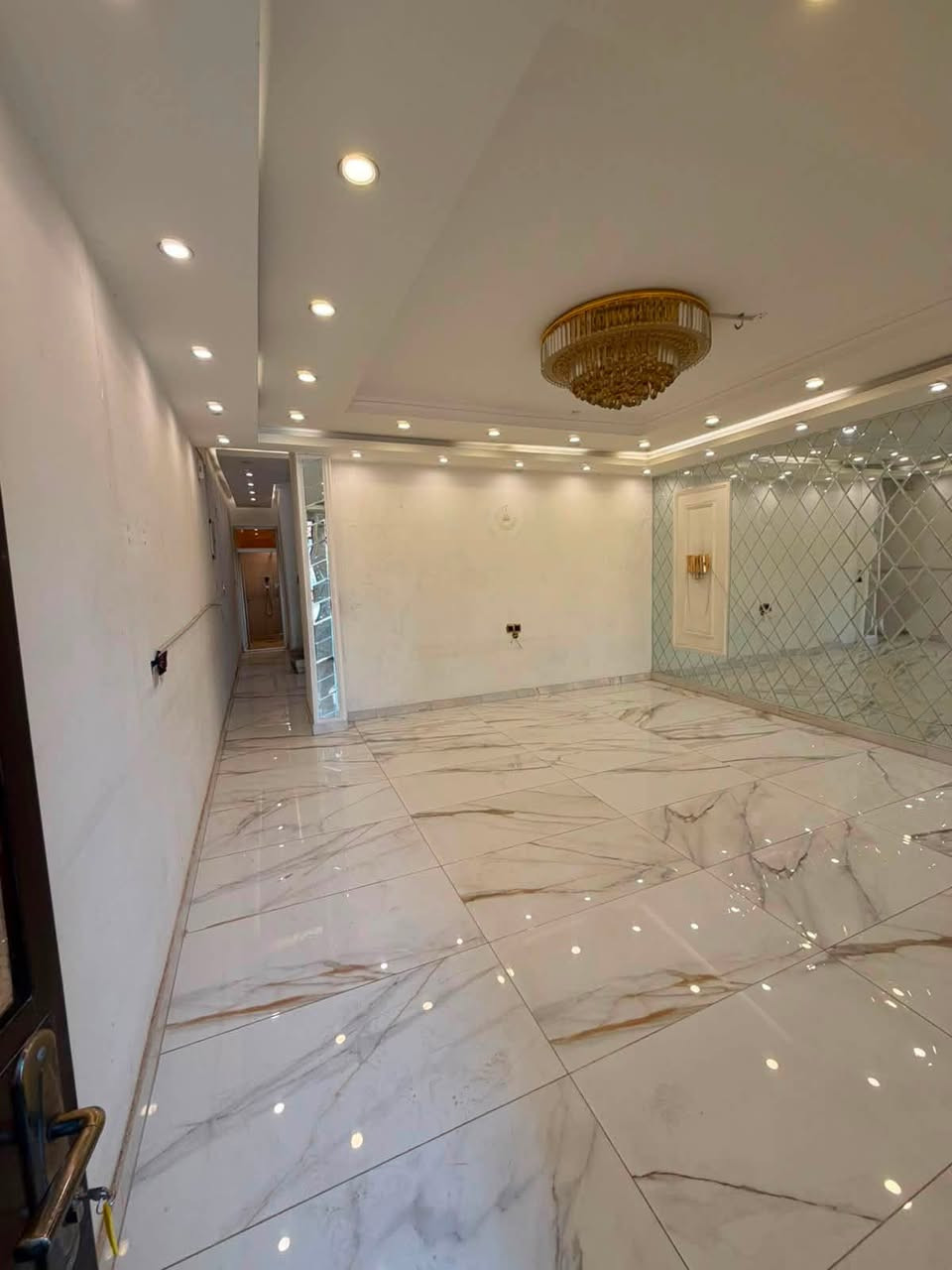 🏠 للإيجار في منطقة السيدية

📐 مساحة 120 متر  
🛏️ 3 غرف نوم  
🛋️ صالة  
🍳 مطبخ  
🚿 مجموعتان صحيات  
🚗 كراج  

✨ البيت يحتاج فقط إلى صبغ.

📍 موقع مميز في منطقة السيدية

🏢 مكتب المصطفى للاستثمار والتطوير العقاري  
📞 ***********

#مكتب_المصطفى #الاستثمار_والتطوير_العقاري #السيدية #بيت_للإيجار #للإيجار #عقارات_بغداد #عقارات_السيدية #بيوت_للإيجار #عقارات_العراق #بغدا
