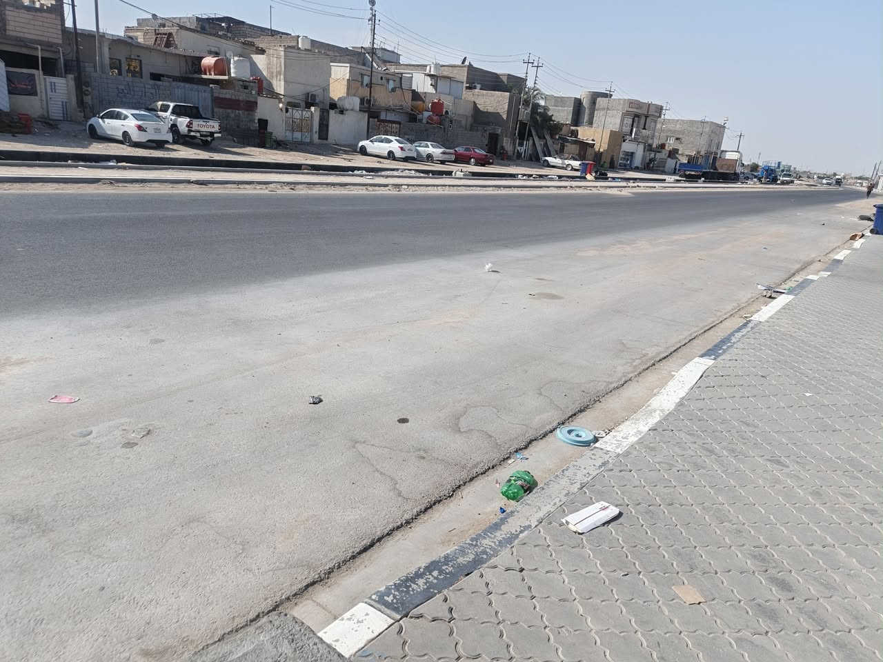 > *بيت للبيع - الزبير / الصحفيين الثانية / على شارع 40 العام مباشرة*
> الواجهة 3 متر على الشارع العام (باب شارع)
> من جوه العرض 7 متر × النزال 20 متر
> المساحة الكلية 140م تقريبا
> الخدمات كاملة: ماي اسالة، كهرباء دفن، تبليط جديد، رصيف مقرنص
> معاملة تمليك موجودة وواصل كشف المساح
> البيت سكن فقط، بدون محلات@
> *السعر 38 مليون وبيه مجال*
> للاستفسار: ************ - كرار الحلاق*

ا
