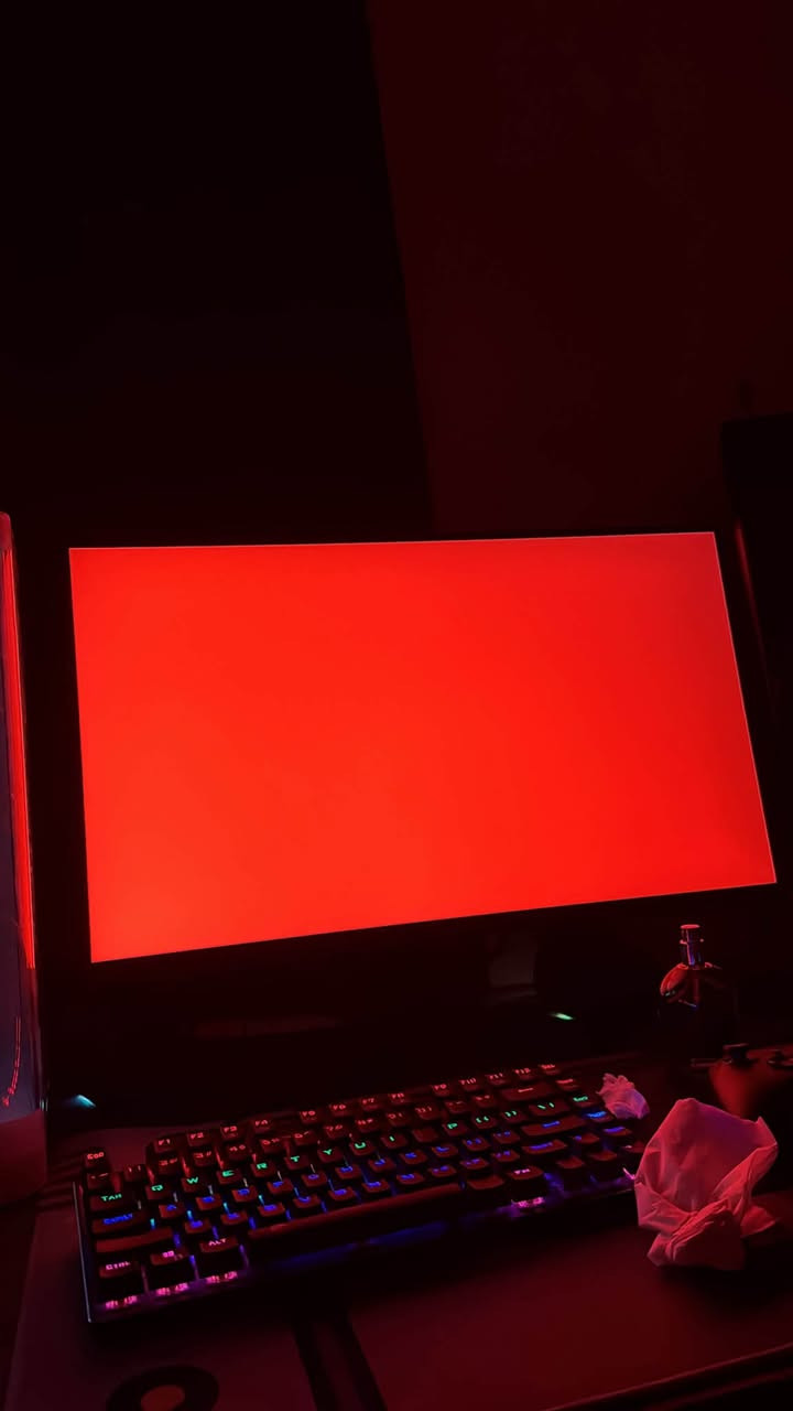 للبيع: شاشة قيمنق احترافية MSI MAG 275QF (بحالة ممتازة)
شاشة قيمنق بدقة 2K وسلاسة عالية، نظيفة جداً وخالية من أي عيوب أو بكسلات ميتة (Dead Pixels)،  ومع كامل أغراضها وكارتونها.
المواصفات الرئيسية:
 الدقة: 2K QHD (2560 x 1440) - .
 نوع اللوحة: Rapid IPS - ألوان حية وزوايا رؤية ممتازة.
 معدل التحديث: 180Hz - سلاسة فائقة للألعاب التنافسية.
 زمن الاستجابة: 0.5ms (GtG) - استجابة سريعة جداً بدون ضبابية.
 الدعم: تدعم تقنيات مزامنة الإطارات (Adaptive Sync).
 المنافذ: HDMI / DisplayPort.
 الحالة: مستعملة بحالة الجديد (10/10).
 الملحقات: الكارتون الأصلي + جميع الكابلات موجودة

مكاني بابل الحلة 
***********
