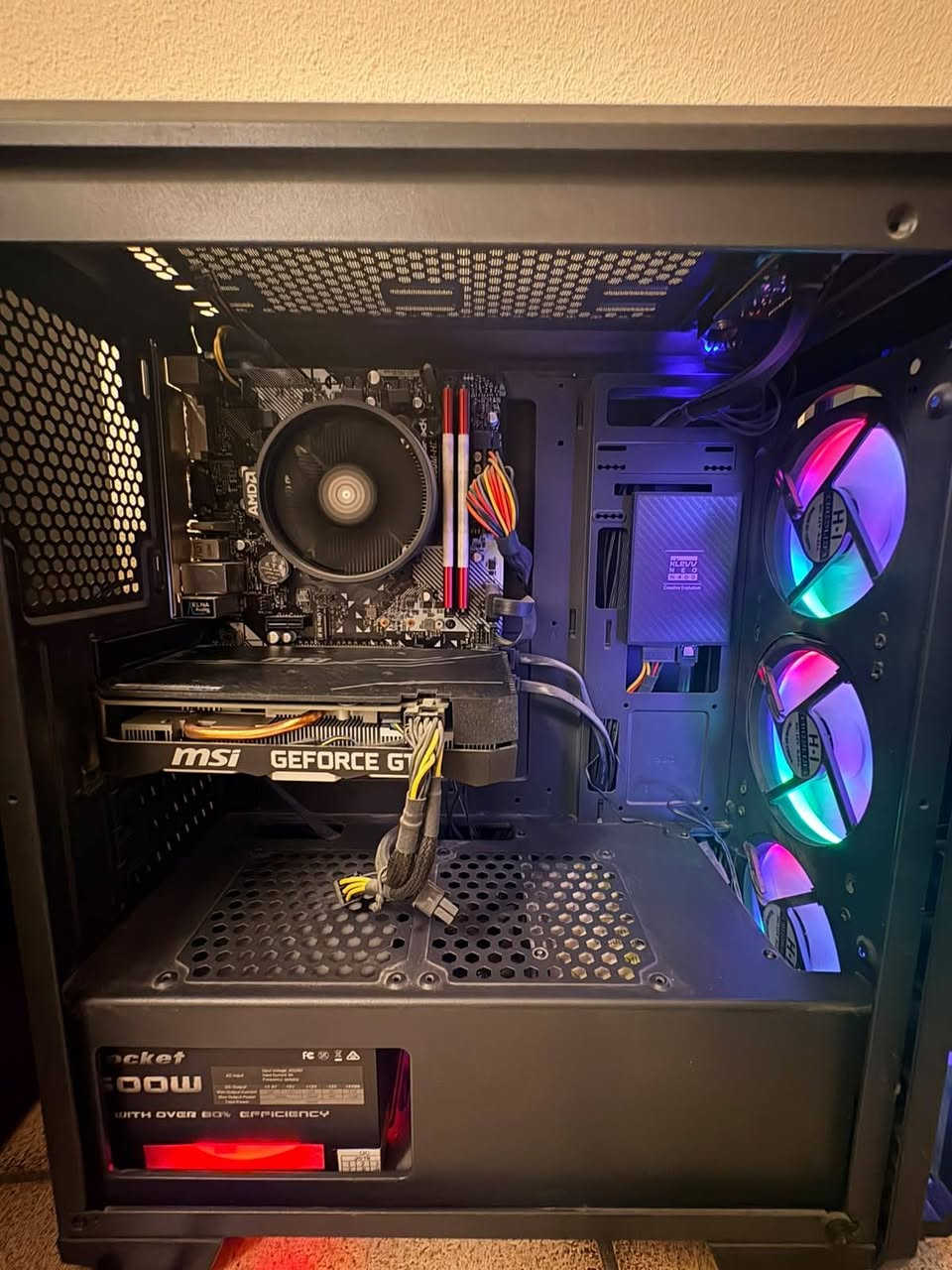 السلام عليكم بيسي للبيع pc
5 3600 6 core

Ram 16gb
هارد 128

1 تيرا hdd
 Gtx 1660 super
 مذربورد اسروك 
B450m-HDV- R4.0
نظافة 99% مستعملة شي بسيط مابيها أي مشكلة
سعر 450 

***********
