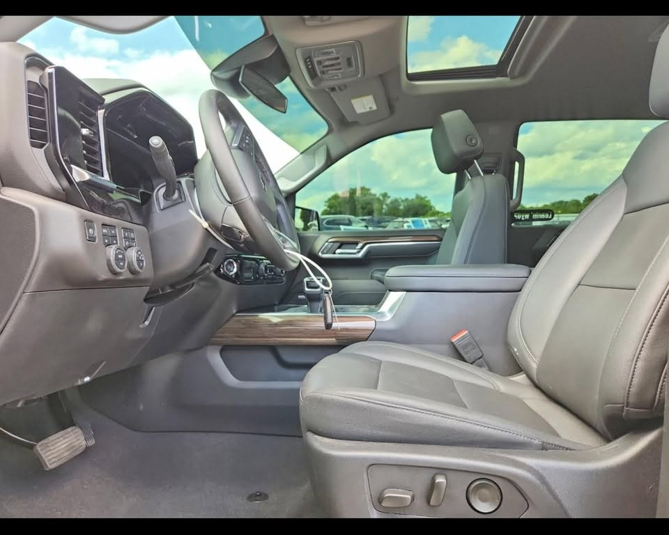 سلام عليكم 2025 CHEVROLET SILVERADO
للبيع على طريق فول فول ٨ سلندر 4x4
للسعر اتصل على رقم ***********

نص مكتوب في الصور:
- 56744550