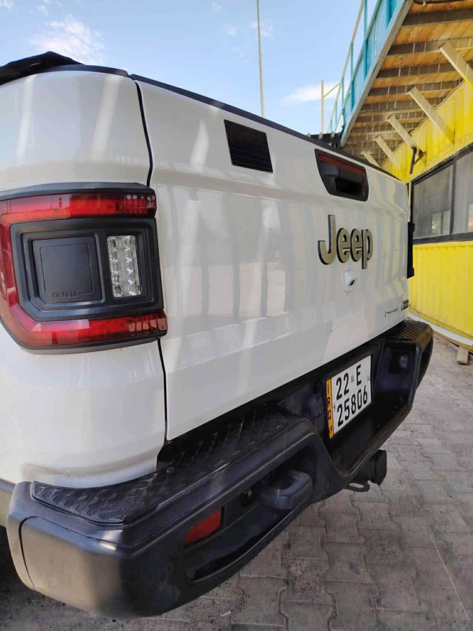 Jeep gladiator 2020
جيب كلاديتور
سيارة فول فول مواصفات وارد امريكي ماشيه ١٢٠ الف ميل محرك كير اكسلات كفالة جاهزه من كل نواحي و با سمي وكالة بسمه سياره بيها ثلاث مكانات تكحيل بسيط جدا جاملغ بودي وره سكن بكد شبير و عندك جاملغ امامي سبغ و جوه الباب سايق هم بكد شبر تكحيل ارباك بس ستيرن 
رقم شاسي 1C6HJTFG5LL130615
سعر  ٢٧٠ و بيها مجال 
رقم تلفون ***********
*********** أربيل, العراق
