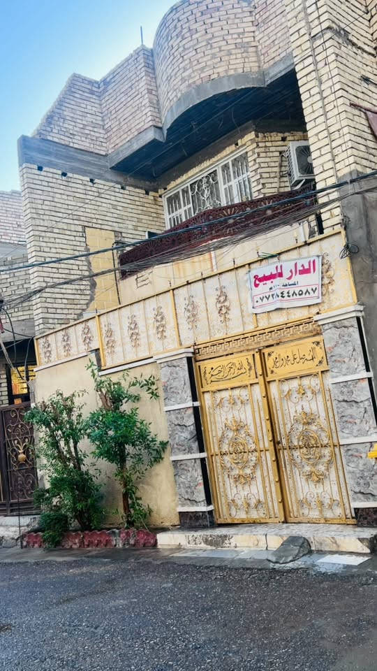 السلام عليكم دار للبيع
المساحة 110  نزال 19  الواجهة 6
 يحتوي على ثلاث غرف نوم  كبار 
 الطابق  الاول يحتوي استقبال +صالة +مطبخ + غرفة نوم على عرض مساحة البيت حمام داخلي وحمام خارجي وحمام في الطابق الثاني مشترك  الطابق الثاني بناء حديث 2024 /2025
 يحتوي على غرفتين نوم واسعات 
العنوان : الحبيبية مقابل مستشفى الولادة  قرب ساحة الحمزة

للستفسار اتصل ***********

