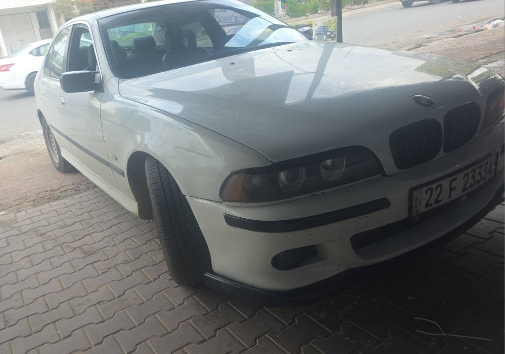 بيم صقر e39 
موديل ٩٩ شهر ٦ محدث 2003 
صبغ عام بيها تصفيه معجون وطبيعي هل شي بل بيم
قطعتين ضررها فقط وبسيط  بدون شواصي ودواخل 
سياره لوك كلش نظيفه تبريد ثلج
مابيها نقص 
سنويه ورقم جديد هزه جديده
شرط تحويل وكاله 
محرك ٢٨ بلادي دبل دجتال سكليتر كهربائي 
لايت عدسه زنون 
كير محرك اكسل كلها بشرط وظمان  
دعاميه امامي وخلفي M 
لحيه امامي M
مرايات باتمان 
شاشه كامره 
سياره حلوه ومرتبه وجاهزه 
سعر ٨٢  عنواني كركوك
دفتر بانزين 
*********** كركوك, العراق
