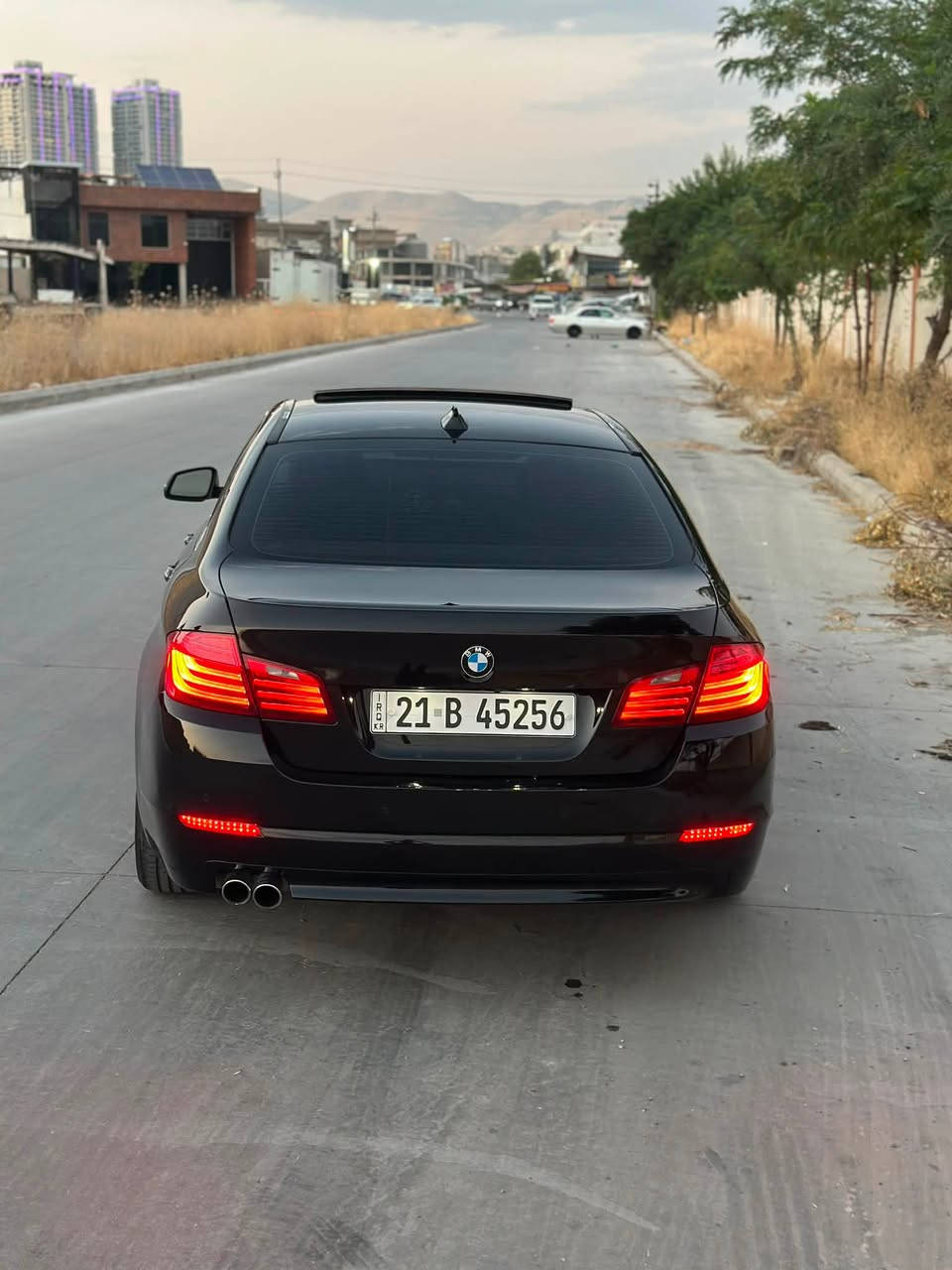 BMW 2016 520i 
صفر شريكة عروش خليجي 
سيارة بدون صبغ كلين  95,000km

سياره جديده بمعنى الكلمه مكينه كير حداديه كله بشرط 

سياره متعوب عليهه هواي احله من صور داخل كريمي غرفتها نضيفه كلش  

تخم تاير جديد باتري جديد 🆕 

مواصفات السياره 👍

كامرات 360 

خمس برد+ الخلفيه كهرباء شغاله 

سياره رقم سليمانية باسمي شرط التحويل  

مكان السياره سليمانية

 ***********

السعر ١٨٠ وبيهه مجال قليل
