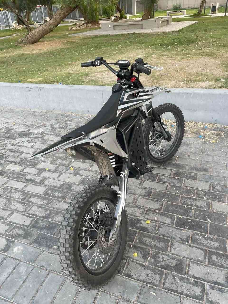 سلام عليك
دراجه شحن قفاز للبيع سرعه 160دراجه زنجيل 
العنوان بغداد مدينه الصدر 
الرقم *********** انتصل وتدلل
