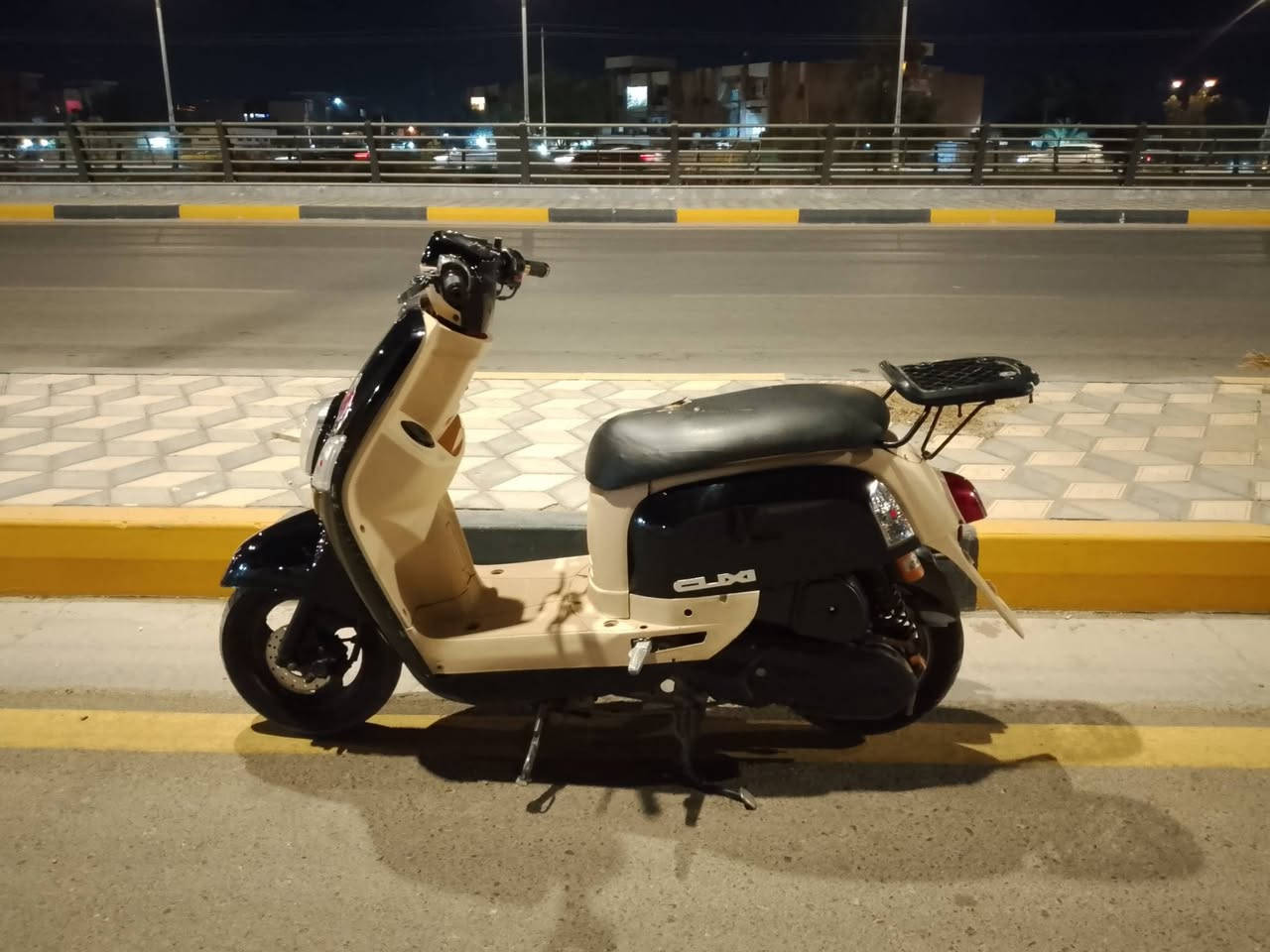 بوليس نوزل 2009
داخل كريمي خارج اسود الدراجه مكنتها ما مفتوحه
كهربائيات شغاله/السعر 700/
‏‪***********‬‏
