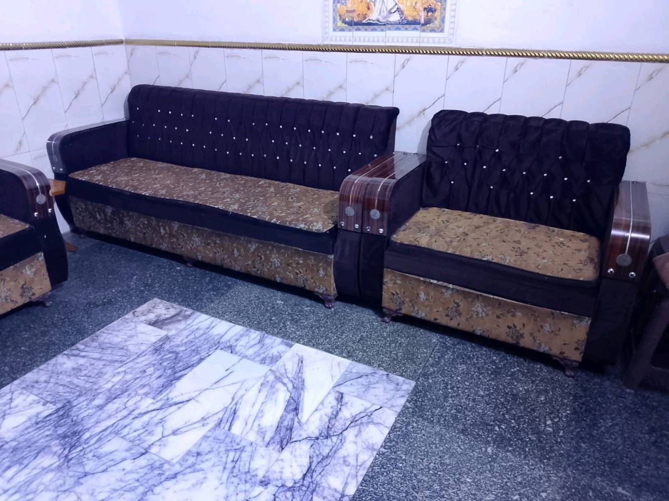 تخم قنفات تفصال ثقيل للبيع السعر 200وبي مجال ملاحضه ضرر بسيط مثل ما مبين بلصوره