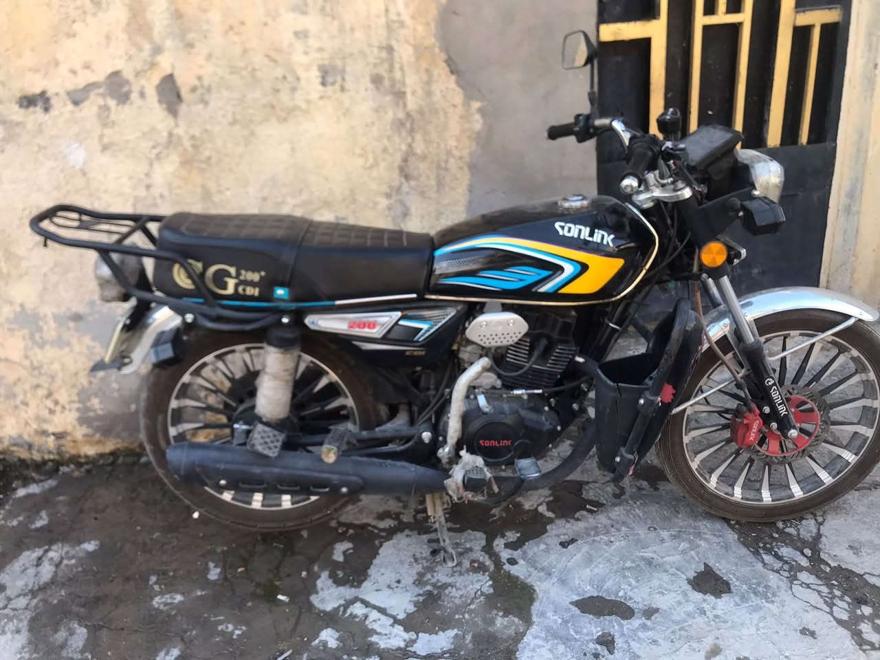 مرحبا دراجه سيفان موديل 25 SBF ضاغطه وزنجيل على وضع الشركه مكفوله كهرباء وكير ومحرك جديده بعدها بتراب المعرض السعر 800 وبيها مجال. ***********متواجد فيس وع رقم
