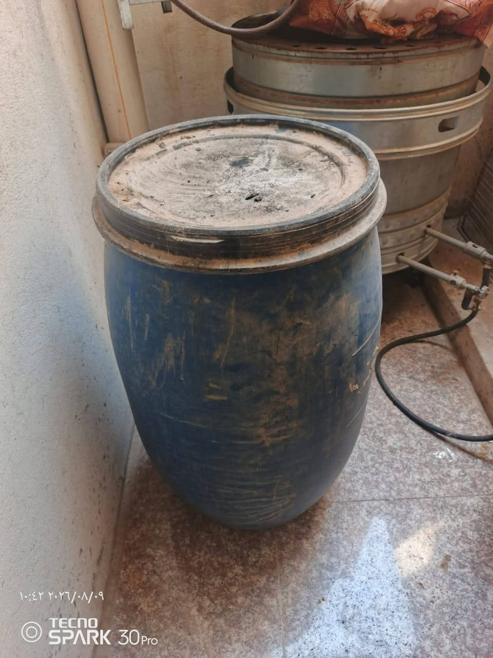 غراض للبيع مكان كوت حي الجامعه
***********
