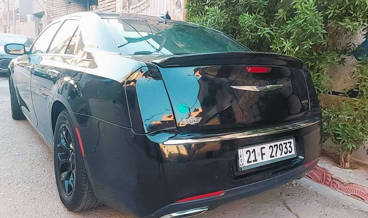 للبيع او للمراوس . كرايسلر موديل 16 اللون أسود ملكي . رقم وهزة جديد شرط التحويل . بيها صبغ قطعتين خلفيات باب وچامرلغ نفسهن و چامرلغ الامامي  بدون أيرباك بدون دواخل  . كفالة من تبديل اي قطعة كفالة  الشواصي  واللغود  . توويل  السيارة كلها ليبل واحد استخدام شخصي . المكان بغداد 
اي استفسار عل واتساب.  ***********. او اتصال
