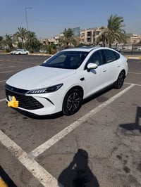 للبيع BYD Qin plus 2025  ماشية ٢٥٠٠ كيلو  فول مواصفات   داخل ابيض جلد ...