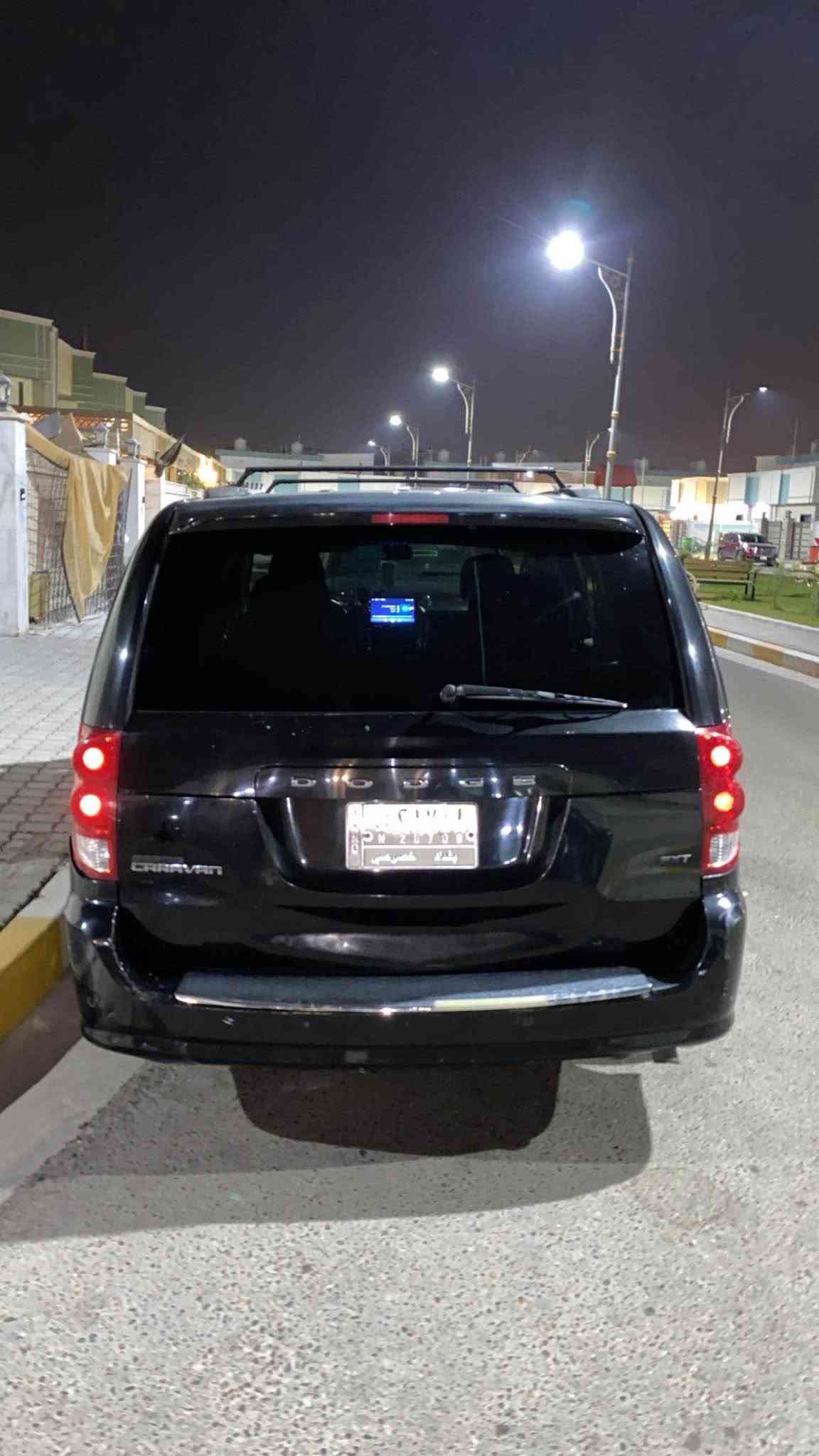 السلام عليكم 
للبيع دوج كرفان
- موديل 2014 SXT plus  فول
- اللون أسود  
- تبريد ثلاث قطع سياحي
- كشن السايق كهرباء 
- كشنات قلاب 
- ابواب كهرباء جهتين ( نقص كارت + قفال )
- جنطة كهرباء ( نقص كارت صندوق ) 
- تشغيل عن بعد  فقط يحتاج برمجه بدون إضافه اي شي
- فرس علوي 
- شاشة اندرويد 
- دبل جكمجة 
تحكم سترين امامي وخلفي ( نقص شريط ستيرن )
- شاشة عطلات بالدشبول ويا العدادات 
- جامات كهرباء 
- كشنات مخمل
- اربع مخارج كهرباء ١٢ و ٢٤ فولت
- انارة سقف بلادية
- تحكم بالابواب والصندوق بالسقف
- تبريد وتدفئة منفصلة يمين ويسار وكذلك الخلفي 
- داخل اسود مع بيجي 
- عاكس ضوء ليلي بالسقف
- مانع انزلاق 
- تحكم بصرف الوقود  Eco    
- وارد كندي حادثها تصادم وانضربت عندي بالعراق موضح بالصور 
تخم تاير حدادية جديدة تبريد زين مكينة گير خير من الله شغل واطلع 
السعر 120 ورقة وبيها مجال بسيط .
البصرة المعقل / *********** البصرة, العراق
