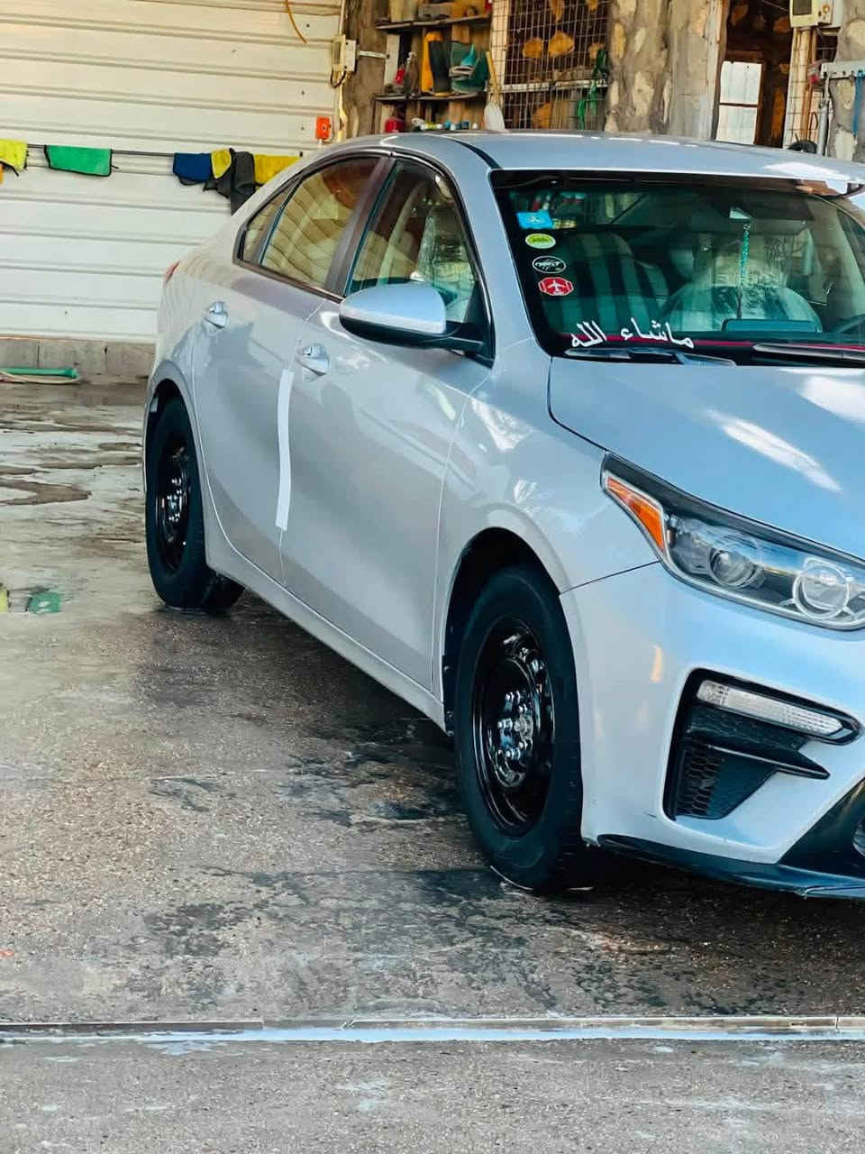 السلام عليكم كيا فورتي موديل 2020 امريكي بيها ثلاث قطع إماميه سياره جديده ونضيفه محرك 2000 دوش نص فول رقم بابل مكاني بابل السعر ١٢٠ مجال قليل ***********
