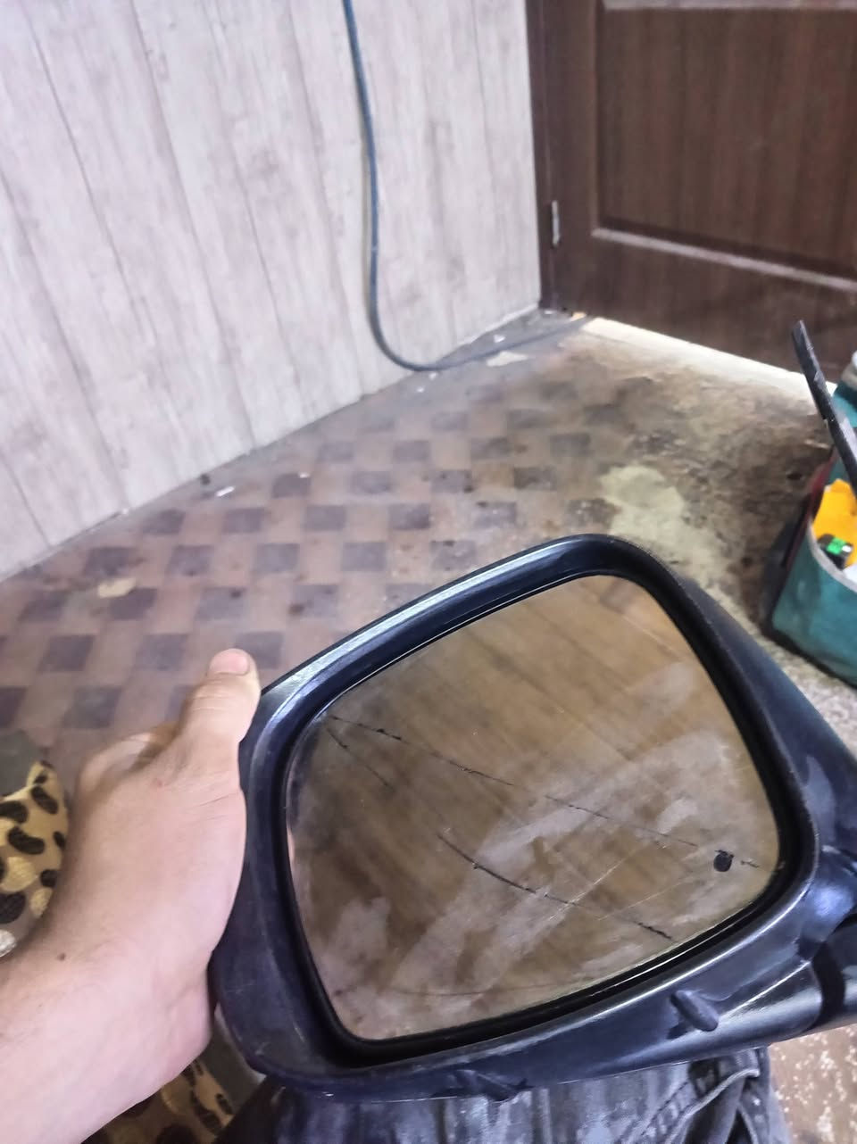 مرايه مال نيسان نيفارا للبيع ما اعرف سعرها ادفع سعر عجبني ابيعك رقمي ***********
