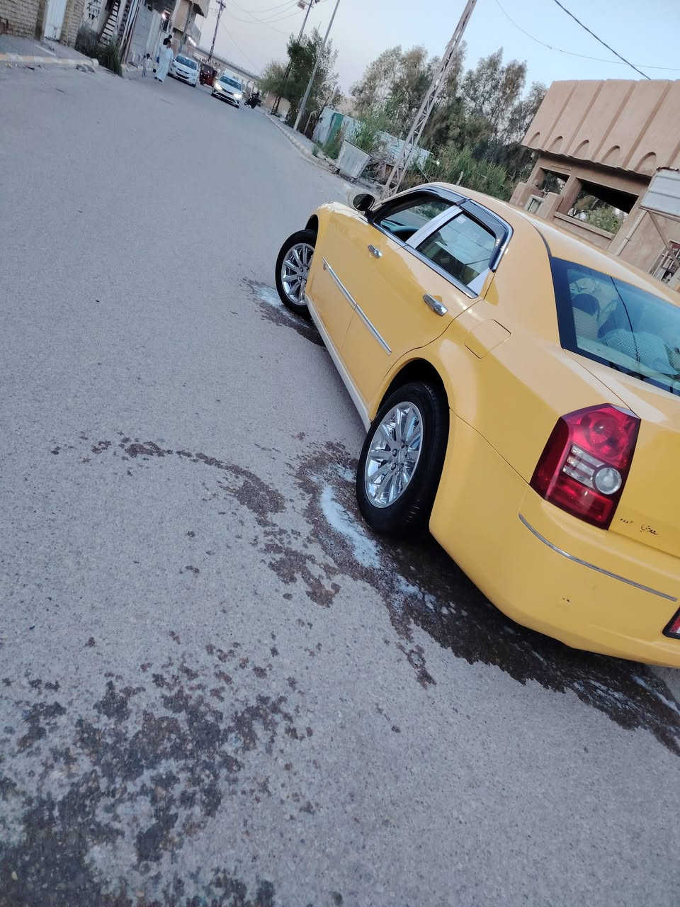 السلام عليكم 
اوباما موديل ٢٠١٠
 اصل ٤ جوكات 
كير ومكينه جديد
حداديه وتخم تاير جديد
سياره بأسمي شرط التحويل 
السياره خط كوت بغداد
مصفره غرامات وهيئة 
دوشمه جديده 
مكان السياره واسط النعمانيه 
السعر ١٢٥ وبيها مجال قليل 
***********
