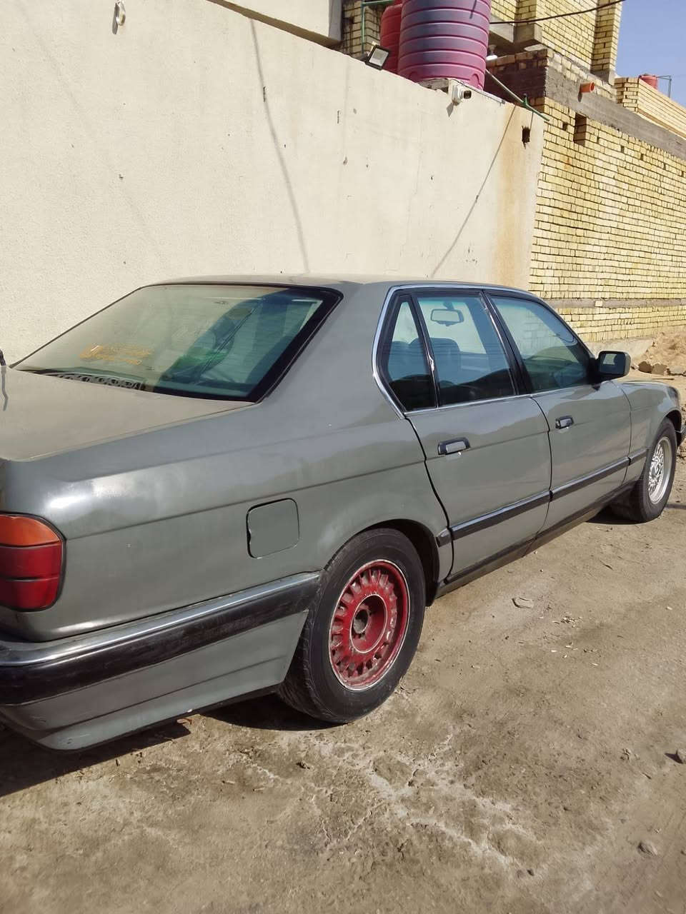 740i • موديل ١٩٩٣ • V8