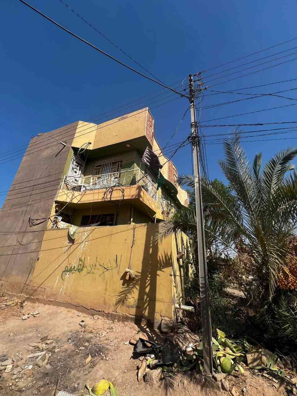 بيت. للبيع مساحه 120 طابو صرف ركن ع شارعين بناء طابقين كربلاء حي القدس قرب محطه الكفيل  وللاستفسار اتصل ***********

