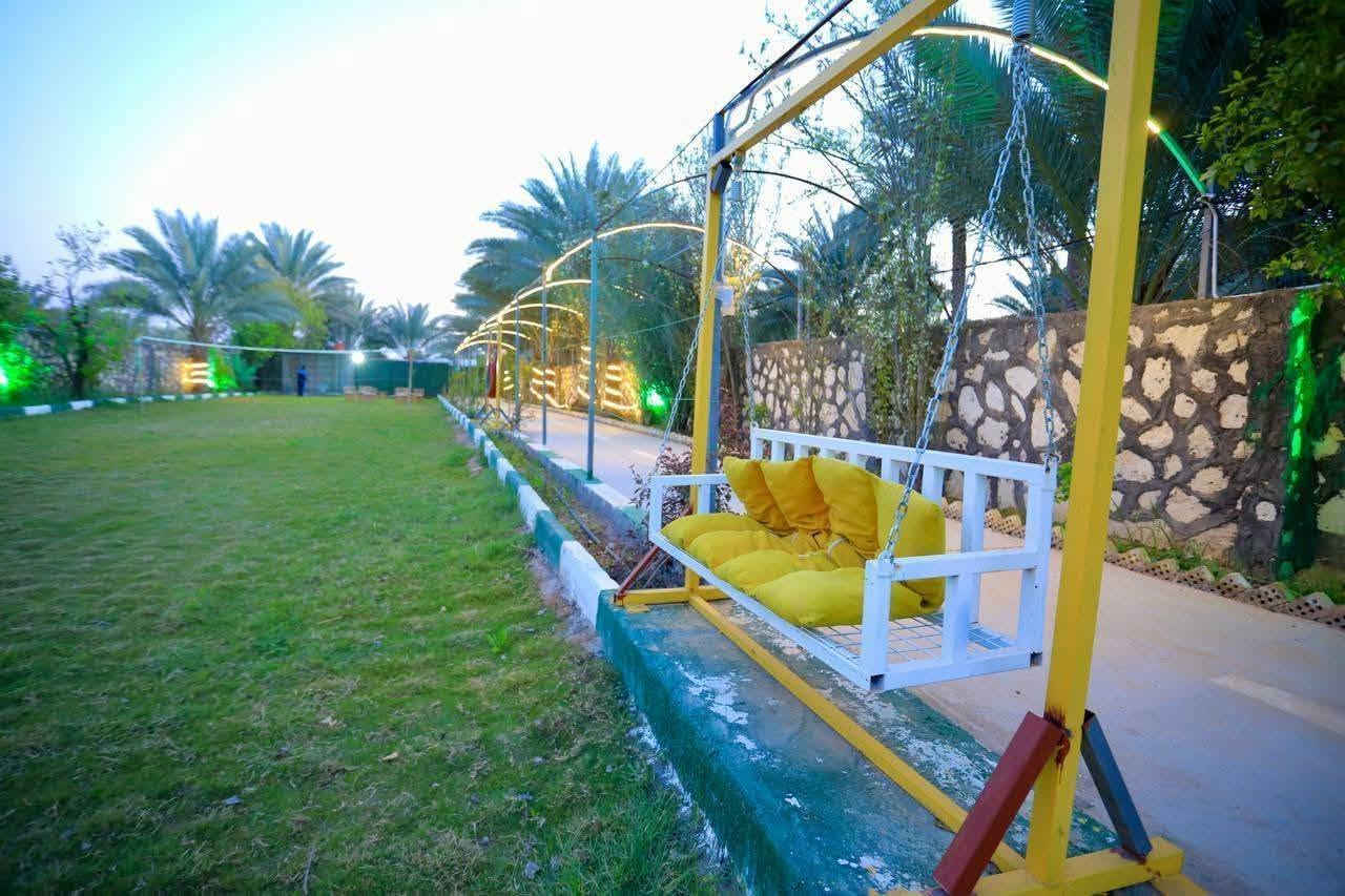 ليس الوحيدين ولكننا الافضل مزرعة نسيم الريف الترفيهيه مكانك الاجمل من حيث المساحه استقبال المناسبات الاجتماعية واعياد الميلاد و عقد قران والطهور والولائم الكبيره توجد مساحه كبيره وكراج كبير  للحجز *********** العنوان حله طريق العلويه شريفه بنت الحسن مقابل حسينية سيد شاكر مجدي القصير
