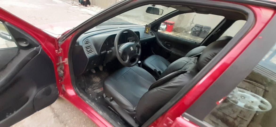 سيار البيع بيجو موديل 2002/306 سيار بدون صباخ سعر 30بي مجل رقم موبيل ***********
