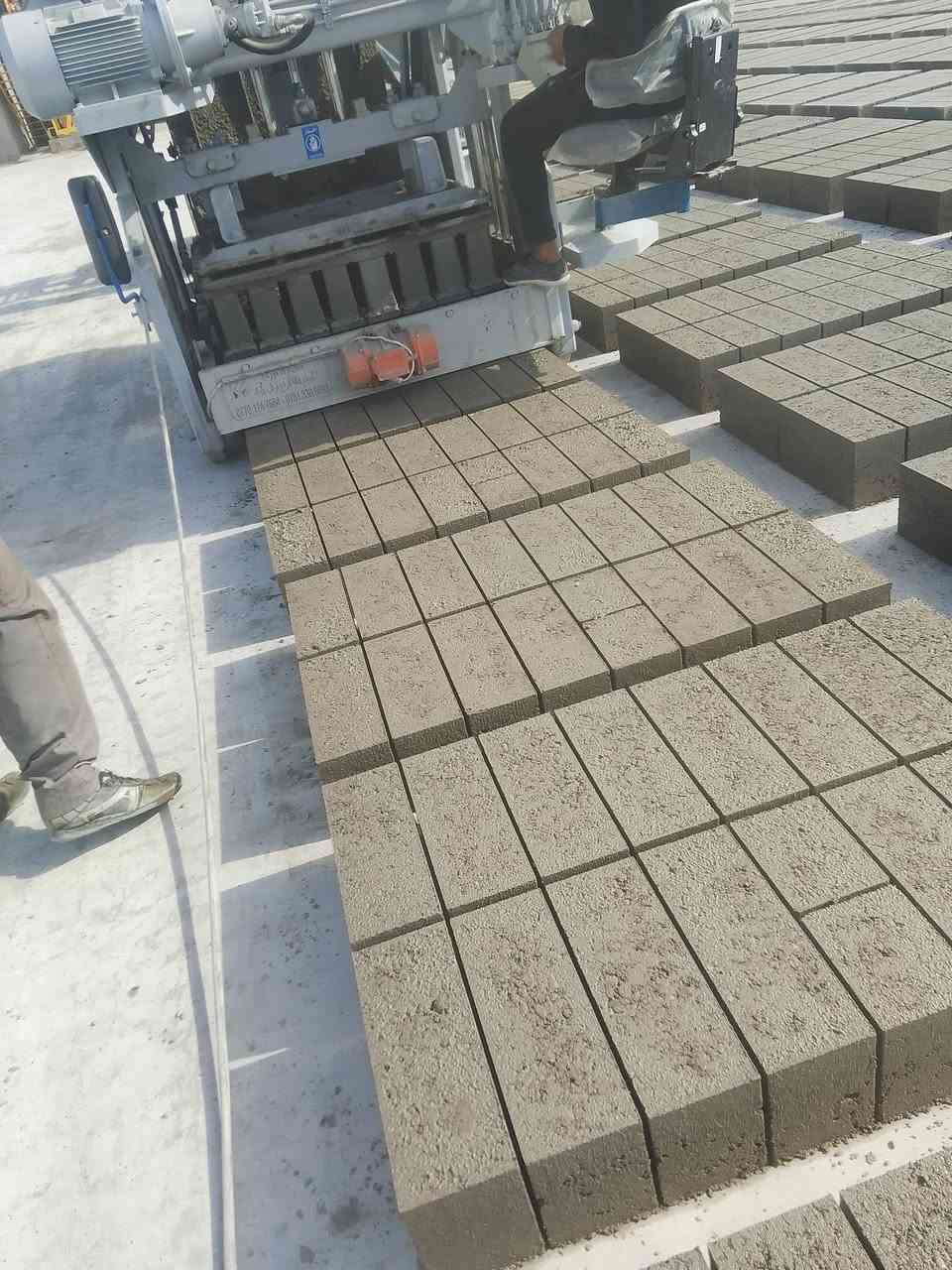 بلوك مصمت • بلوك مجوف • بلوك نهري
