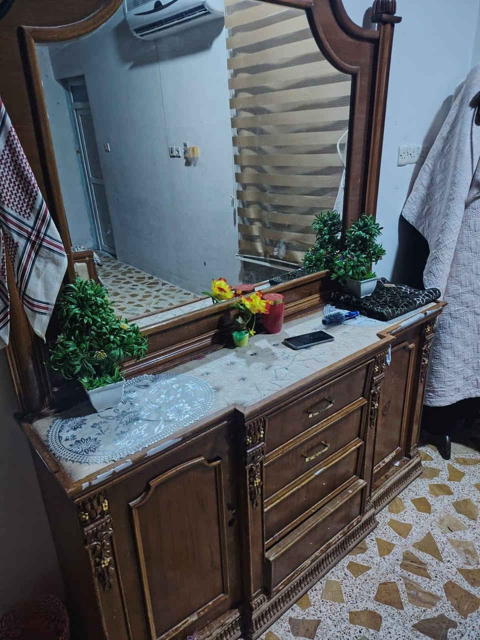 ادفع سعر اذا عجبني أبيعك خشب ثقيل العنوان ناحيه القياره اتصل ودلل *********** ///***********
