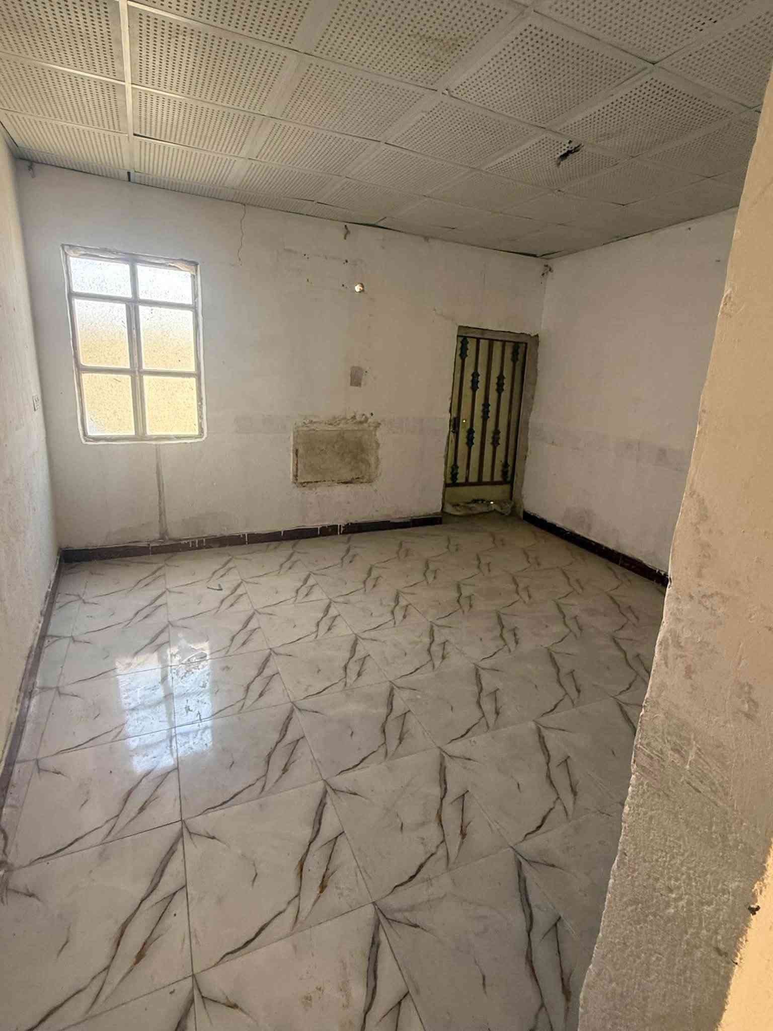 دار للبيع العكر الغربي المساحه130غرف وصاله ومطبخ وديوانيه  خدمات  جاهز للسكن بي وصل تطويب للاستفسار الاتصال***********
