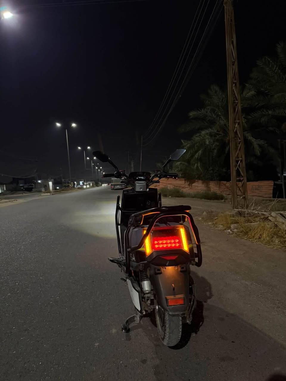 شحن • بطاريته فول • نضيفه