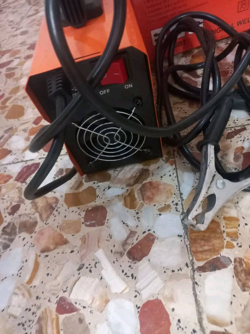 ماكنه لحيم جديد ملف نحاس تشتغل على السحب انبير ونص السعر 35 ألف قفل ابو دشير ***********
واتساب

