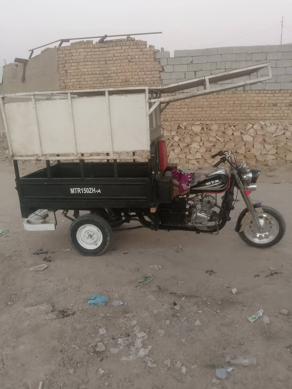 كلك بيه مكاتبه مال شارع سعر بواحد وميه وبيه مجال قليل وهاذه رقمي لمكان مشخاب *********** لمديل 22بيه مكينه 25بس شغل وطلع
