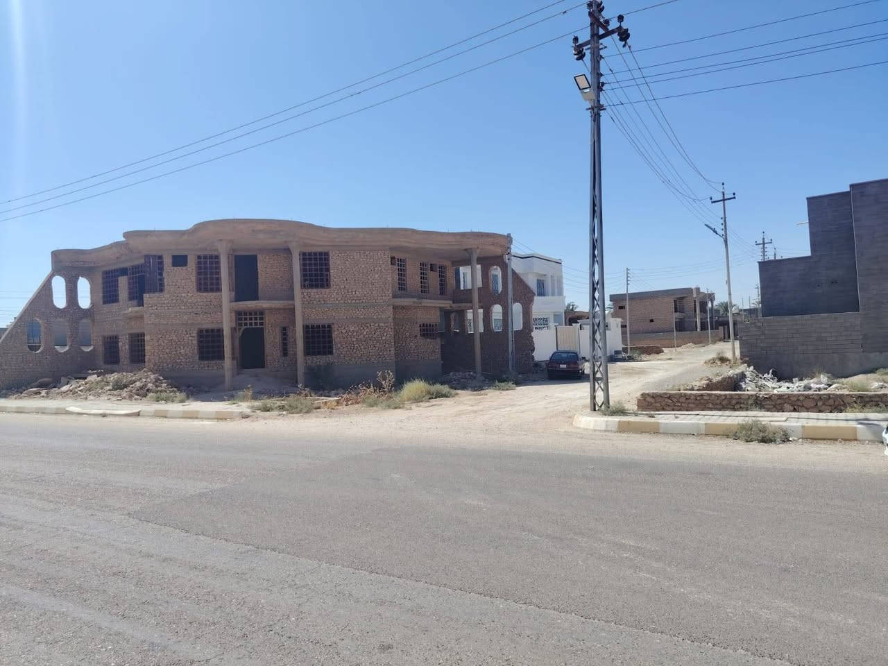 قطعة أرض للبيع في حديثة منطقة الوسطى قرب الشارع العام على طريق السد
طابو زراعي 
المساحة الكلية::400متر
السعر::17مليون قابل لتفاوض 
للاستفسار الاتصال على الارقام 

((***********))
((***********))
عنوان المكتب/ الأنبار حديثة حي العسكري مقابل أسواق علي نصيف
