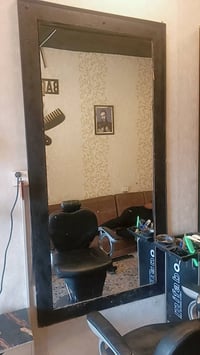 غراض حلاقة • ٣ كراسي • ٣ مرايات