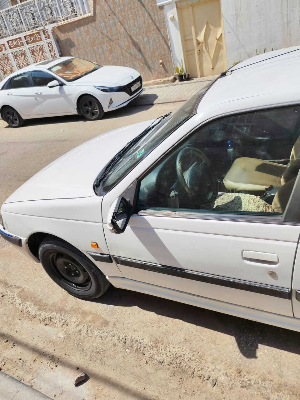 السلام عليكم بيجو بارس ٢٠١٥ رقم بغداد انكليزي الجديد بأسمي محرك كير مكفولات السياره بيه بنيد صبغ اثر فابلون وجاملغ صبغ بدون فتح تايرات جدد حداديه جديده مكان السياره نجف السعر ٤٨ وبي مجال للطيبين للاستفسار ***********
