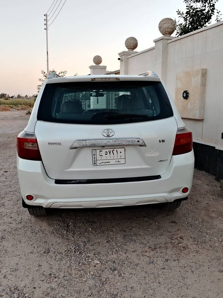 سيارة هايلاندر ٢٠٠٨ رقم بغداد الماني محرك ٣٥٠٠، ٦ سلندر.  باسمي، گير، محرك، صدر، تبريد ممتازات. فول مواصفات تشغيل بصمة. بابان امامية بصمة. صندوق بصمة ترحيب عند القدوم. تحكم ستيرن، ريموت كونترول، كراسي كهرباء جلد تدفئة بالكراسي. تبريد قطعتين امامي خلفي. قفل سرعة. ايرباگات سليمة. شاشة كبيرة. تحديد مسار، كاميرا خلفية. منفذ AUX, USB, حادثها بسيط خشم البنيد من اليسار مع الجاملغ الامامي الايسر  مصبوغ للجمالية من غير معجون ، صبغ قليل بالجاملغ الخلفي الايسر بسبب الصفار.  المكان الانبار رمادي الجزيرة السيارة للبيع نقداً بدون مراوس بدون وعدة، لا اجاوب على التعليقات. للجادين فقط المشتري يتصل وكل الهلا بيه. السعر ١٣٨ وبيها مجال
***********
***********
*********** الرمادي, الأنبار
