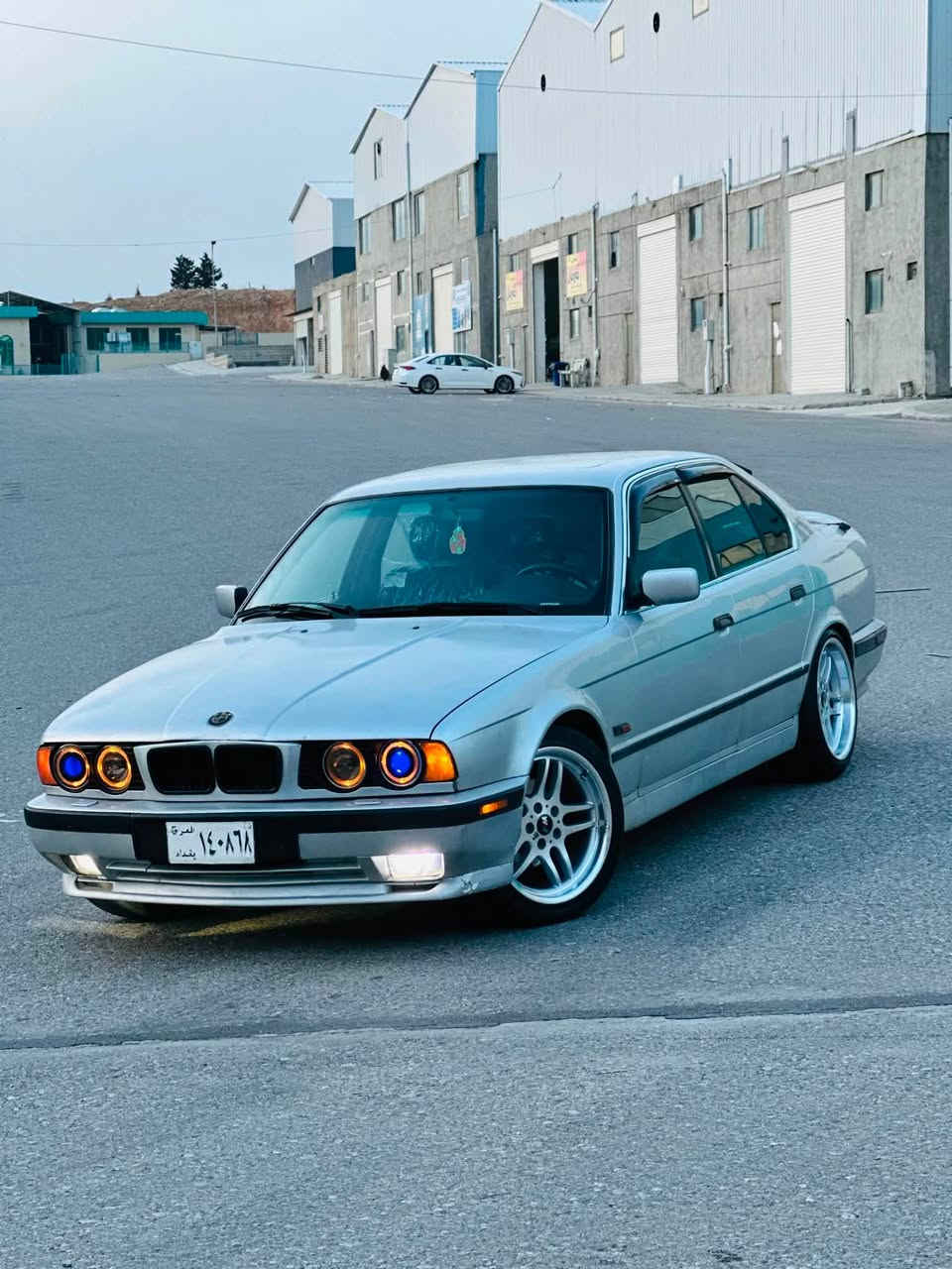 سەرەتا بەناوی خوا
Bmw e34 1992 
ماشاالله لەماڵی هەمو لایەک بی ئێم مۆدێل ١٩٩٢ ئاڕمی پالاستیکی هەولێر بەشەرتی ئاڕم و ئەوەلیات و غەرامە و موس و بڕاوە کامل بۆیاخە لەسەر ساغی بێ دەعم و لێدران و سارد ٥٢٥ بیلاد تۆماتیک دوو جام کارەبا و سلاید و تەبرید و ئاوێنە کارەبا و لایت ئەڵقە و دەعامی پێش و دوا m سپۆرت و ویل m18 دوسایز لۆک دوگمەی s و بەفری مەزبوت ئیشەکات و کارەبای مەزبوتە و ناو ڕەش ناوی لە دەرەوەی جوانترە مشتەری نیت سەرمان مەئێشێنە لەگەل ڕێزما ٥٥$ و مەجالێکی برایانە 
***********
***********
