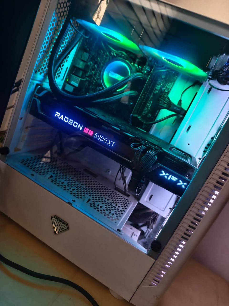 السلام عليكم شباب حاسبة للبيع  للألعاب و المونتاج و الستريم المواصفات 
GPU: XFX RX 6900 XT 16 GB
CPU: INTEL CORE I5 12400F
RAM: 32 GB 3200 MHZ
POWER SUPPLY: 750 W 80PLUS GOLD 
STOREG:SSD NVME M.2 LEXAR 2T + SSD 1T 
المجموع 3T
تبريد المعالج مائي 

UPS: 1500V                       يحتوي على رافع فولتية
+ كيبورد ميكانيكي حجم 60% K500
عنواني بغداد الزعفرانية 
رقم الهاتف :- ***********
السعر :- ١.٧٥٠.٠٠٠ وبيها مجال
