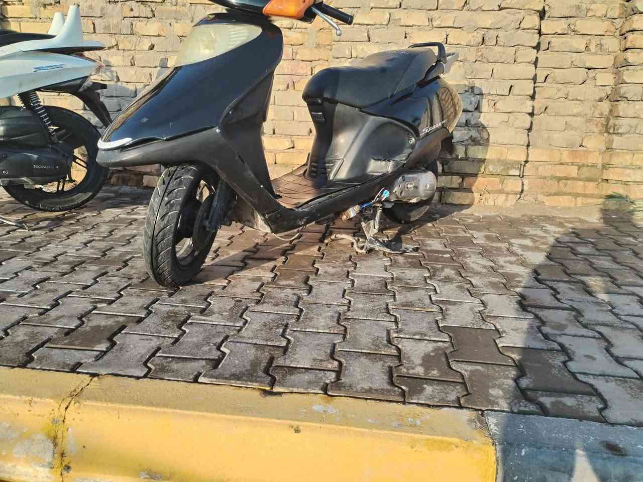السلام عليكم ورحمة الله وبركاته مرخصة اخوي الادمن دراجه سبيسي ياباني نضيفه شوفت عينك شغاله مكفوله مكينه مفتوحه كهربائيات كلها شغاله تخم تايرات للبيع للبيع تصال على الرقم ***********
