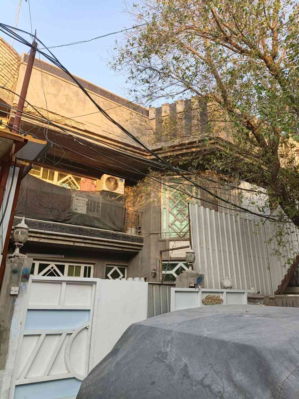 بيت في الخطيب الزراعي بشارع برادات الرحمن 
مساحته 200متر طابقين
التواصل والاستفتسار 
***********
